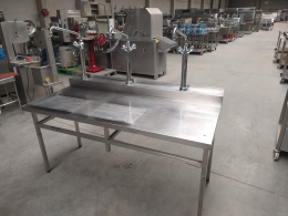 Table with 3 water taps